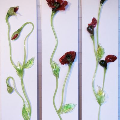 Ebba von Wachenfeldt, Naturens bro som hela tiden är i omvandling. "Knoppen blir en svulstig blomma på sin väg mot en frökapsel, så att fröet kan falla i jorden för att åter knoppas"