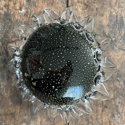 Liselotte Björnholt Henriksen Från Lusternas trädgård, Låt oss kasta fröbomber i olika stadsdelar! Lustens trädgård är något som måste integreras i våra samhällen snarare än att se den som en isolerad idyll. Friblåst glas med underfång och påklipp i den varma processen i hyttan.