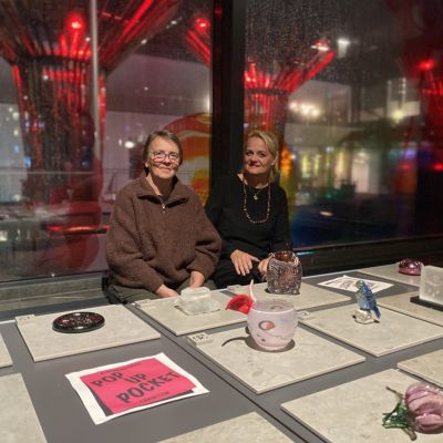 Susann Wallander och Jeanette Karsten, tv&aring; av utst&auml;llarna